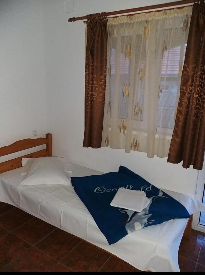 Pensiune La Rodica Hotel Костинещи Екстериор снимка